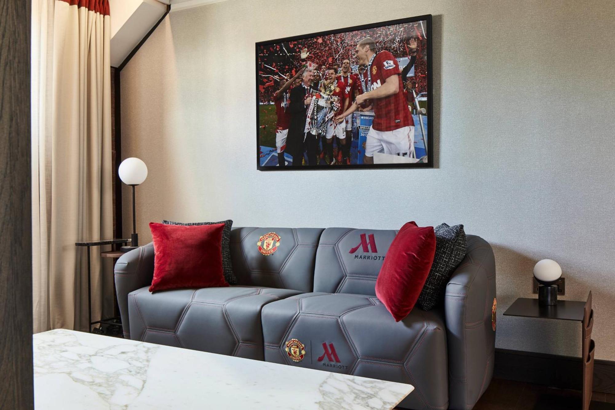 Manchester Marriott Victoria & Albert Hotel Екстер'єр фото